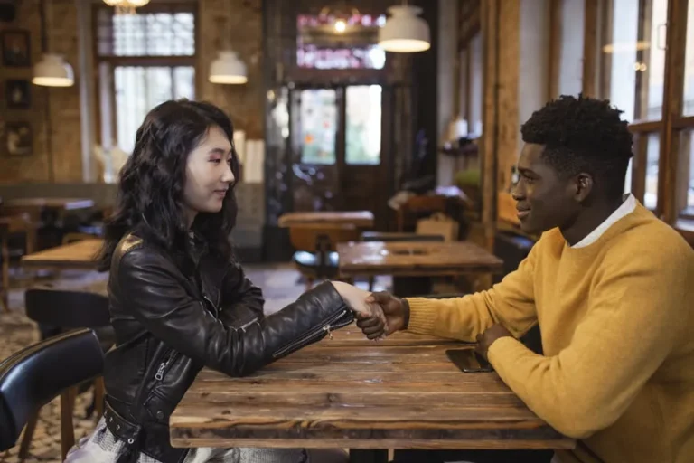 First Date Planning Tips for Safer Meetups