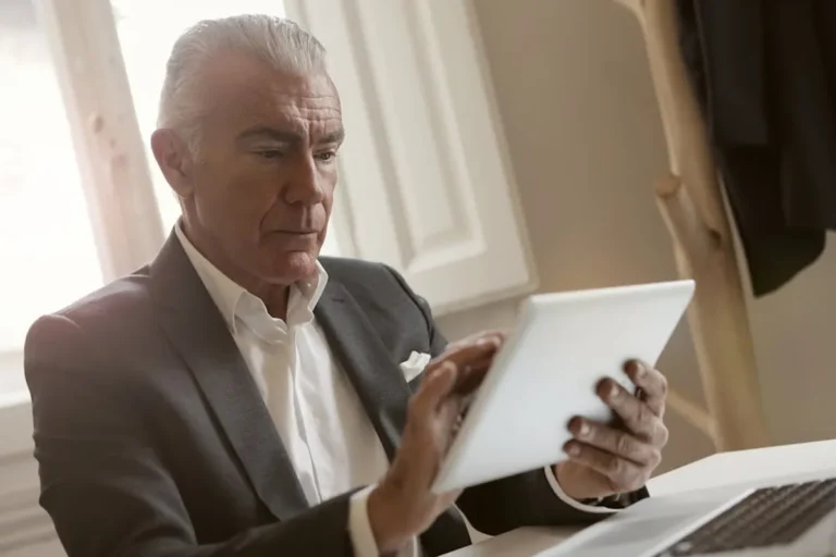 How to Keep Personal Information Private While Dating Online
