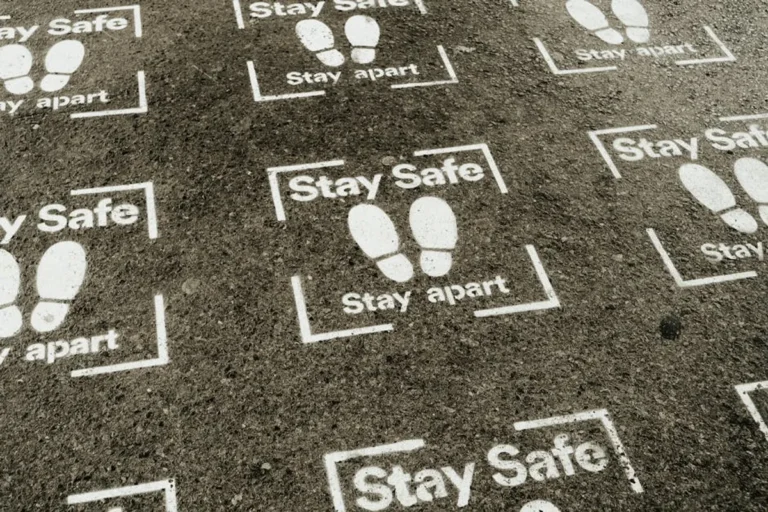 How to Stay Safe When Meeting Someone Online